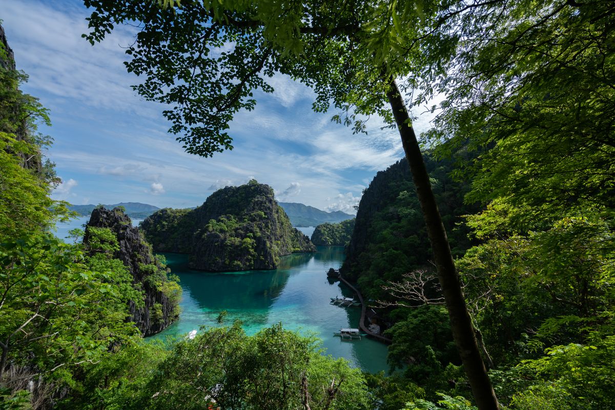 Kayangan Lake